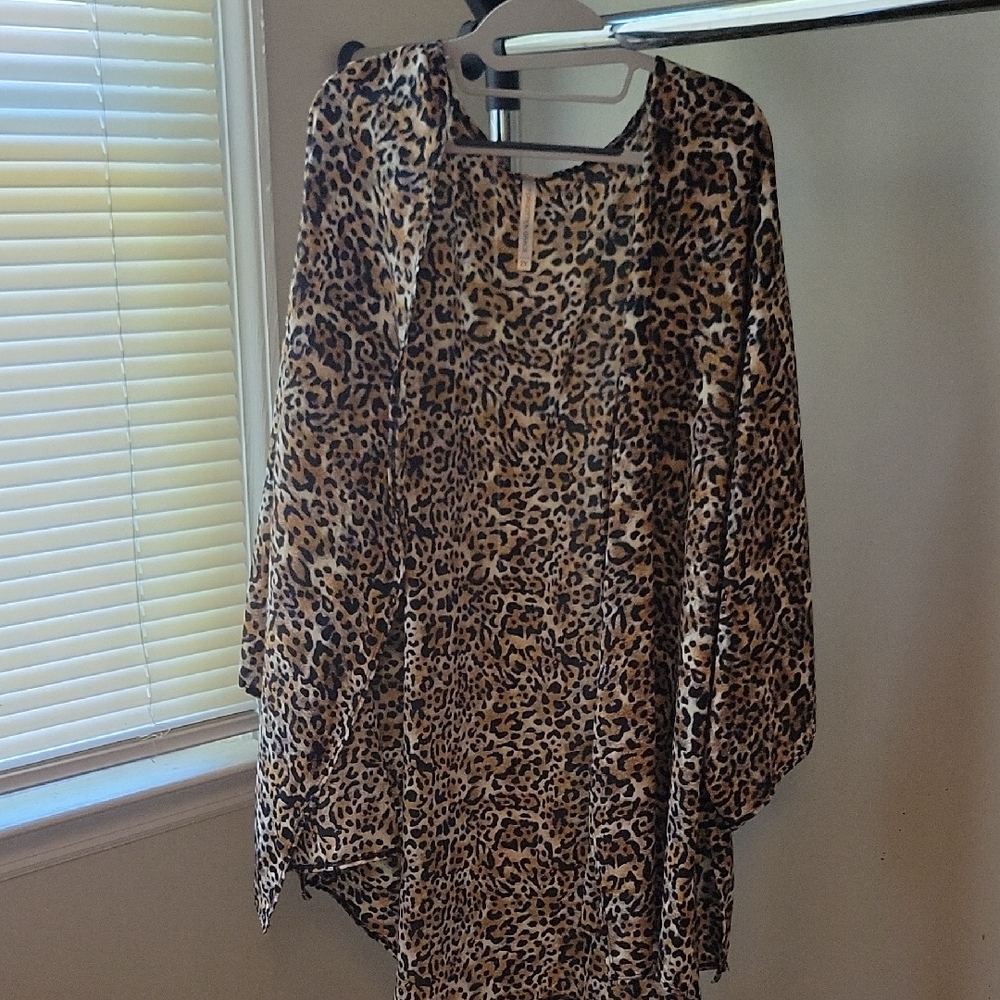 Elegant Leopard Print Tunic Top
